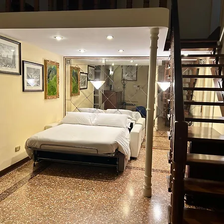 Apartment Medieval Art Loft *