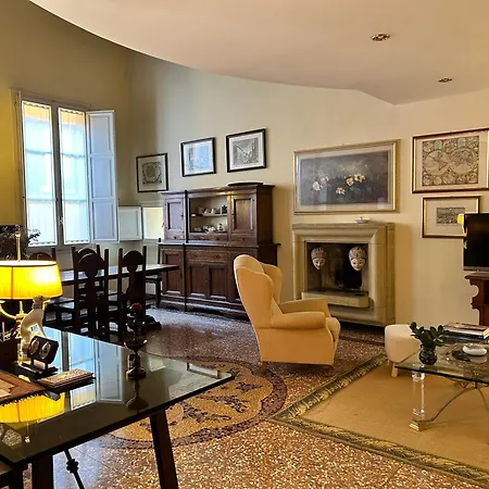 Medieval Art Loft Apartment Bologna