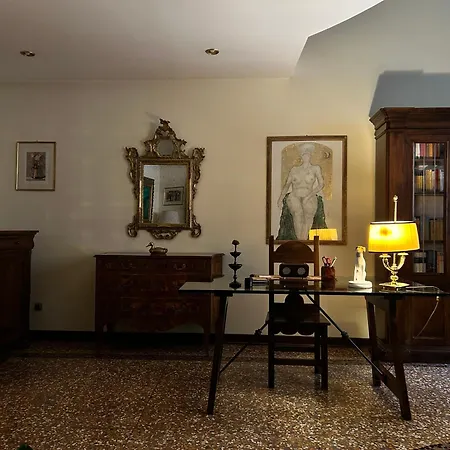 Medieval Art Loft Apartment *