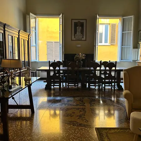 شقة Medieval Art Loft