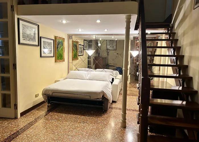 아파트 Medieval Art Loft *