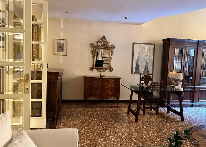 Medieval Art Loft 公寓