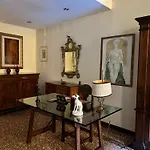 Medieval Art Loft Apartamento